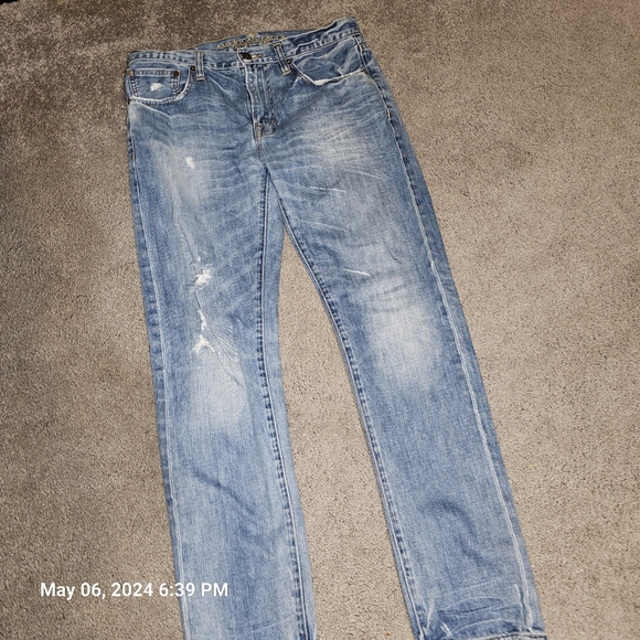 American Eagle destressed jeans - Picture 5 of 8